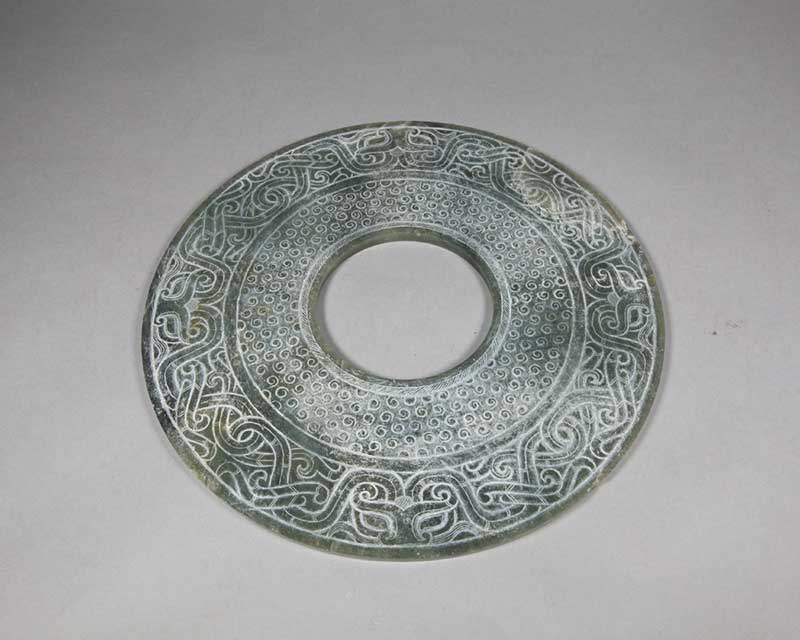 碧玉螭（chī huǐ）谷纹璧  汉代