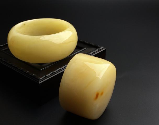 什么样的蜜蜡才算得上具有收藏价值的蜜蜡？