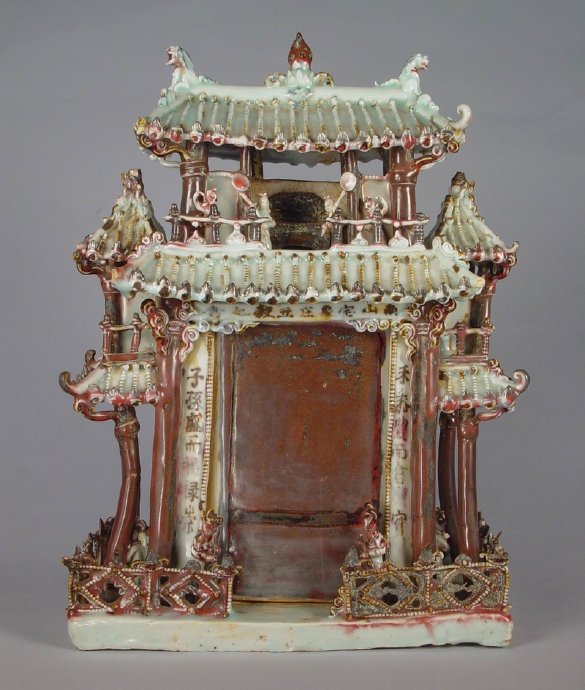 青花釉里红楼阁式谷仓（元代）