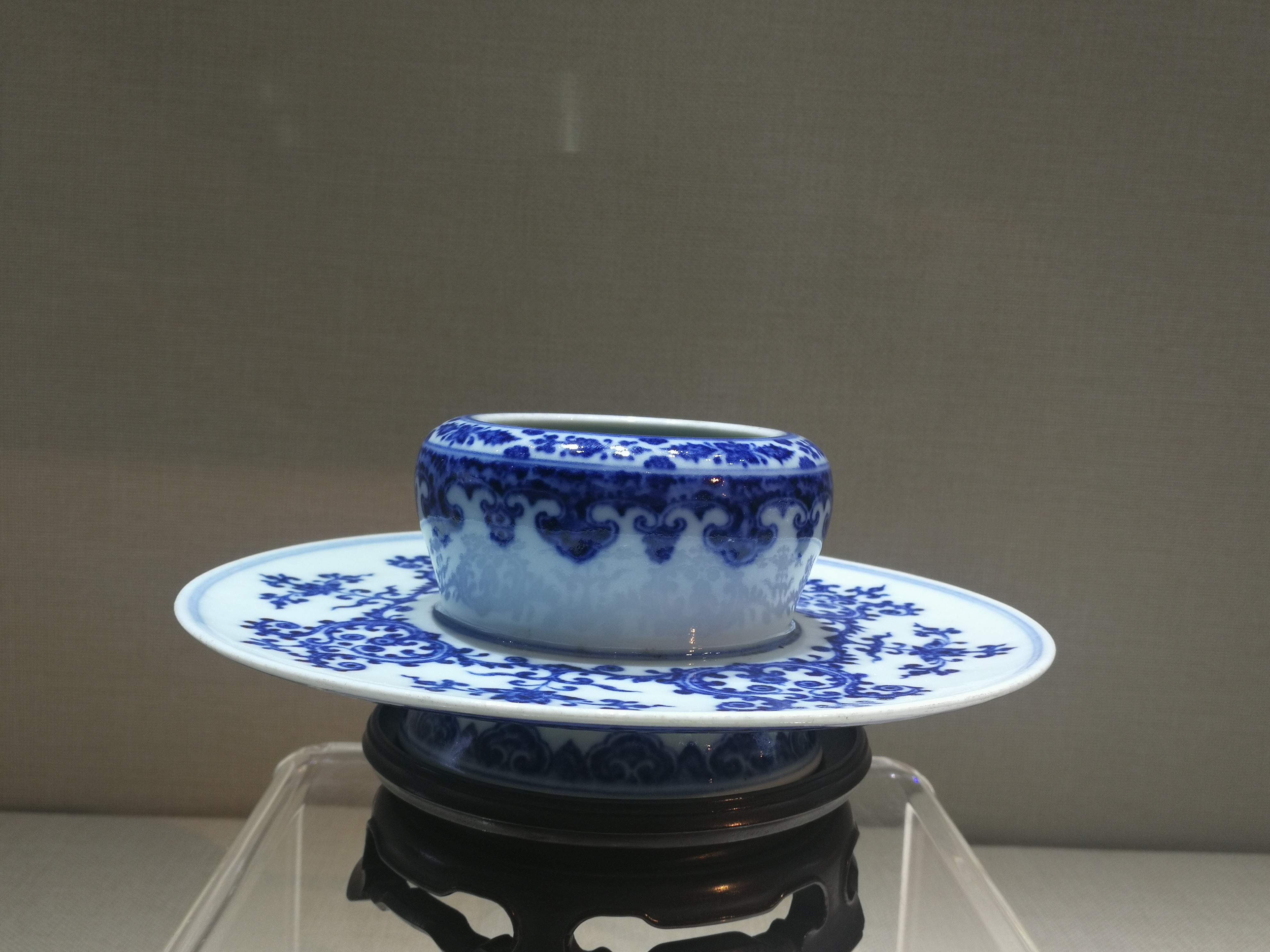 清乾隆青花花卉盏托