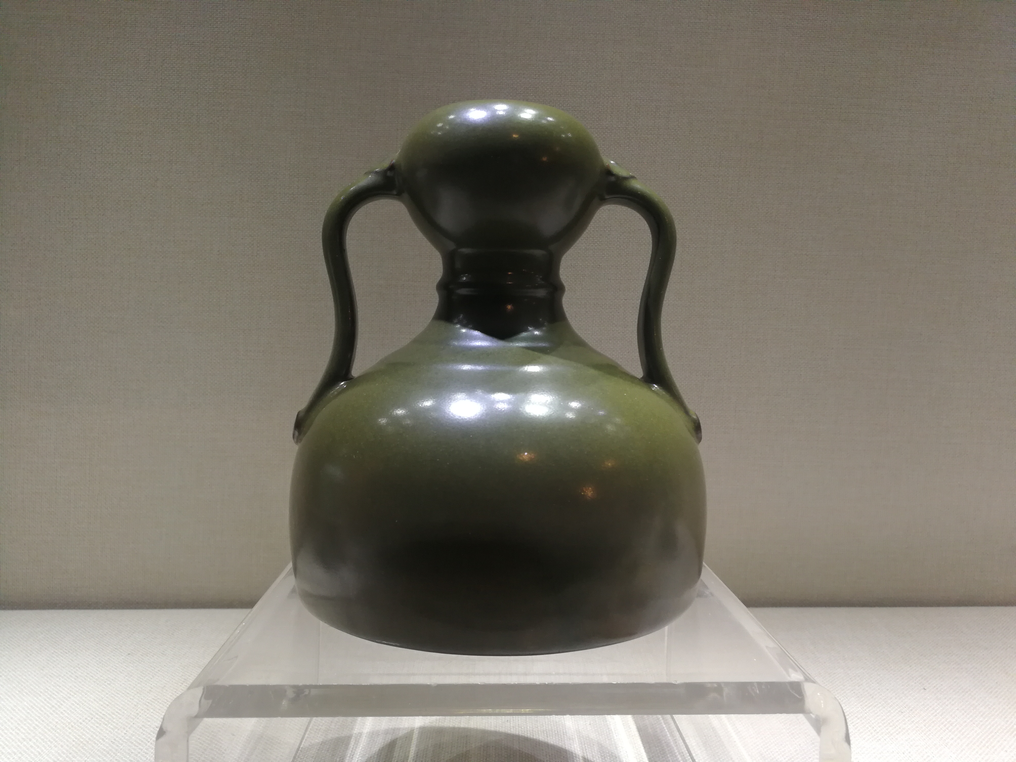 清乾隆茶叶末釉绶带如意耳葫芦尊