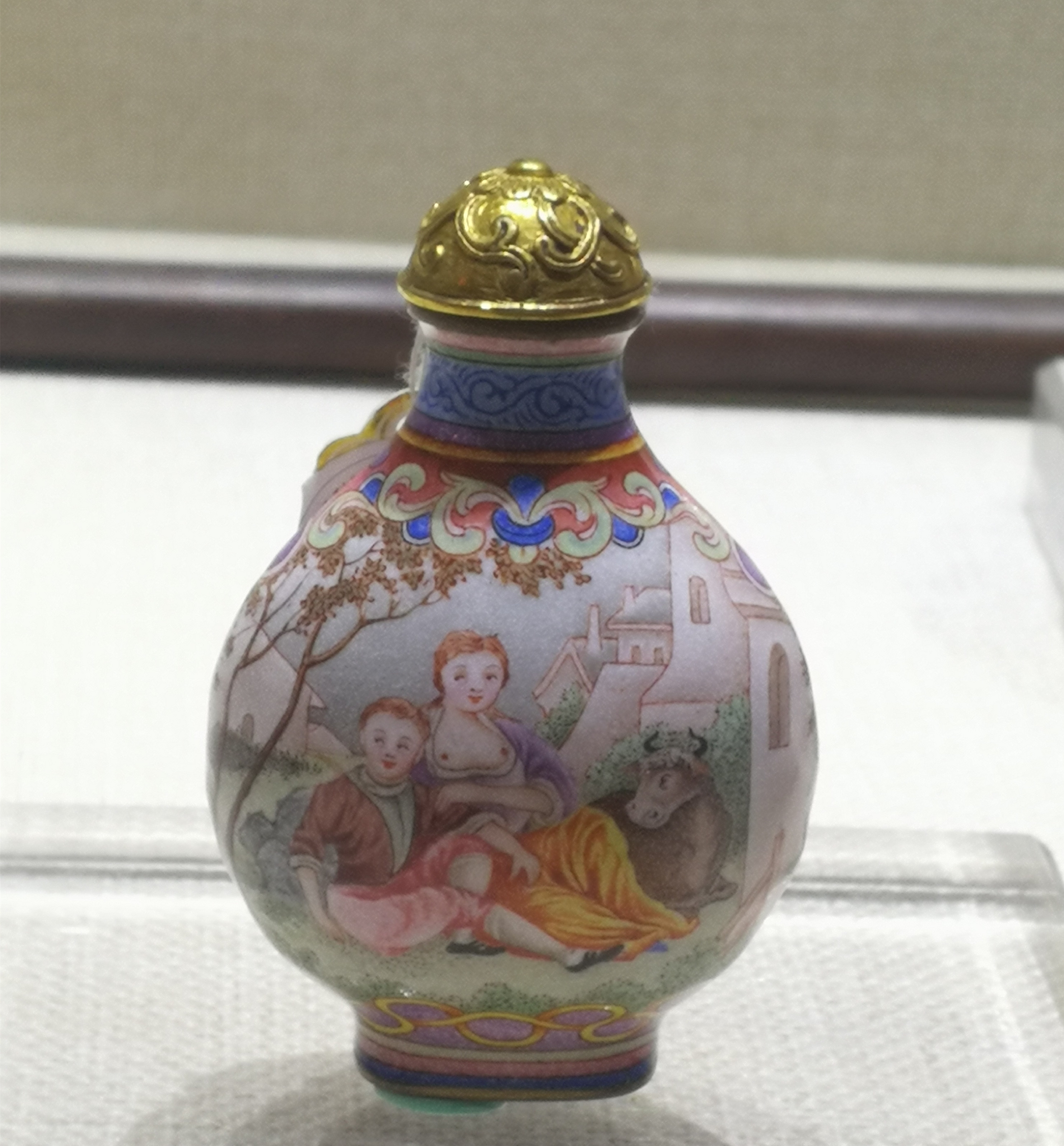 清乾隆铜胎画珐琅西洋人物烟壶