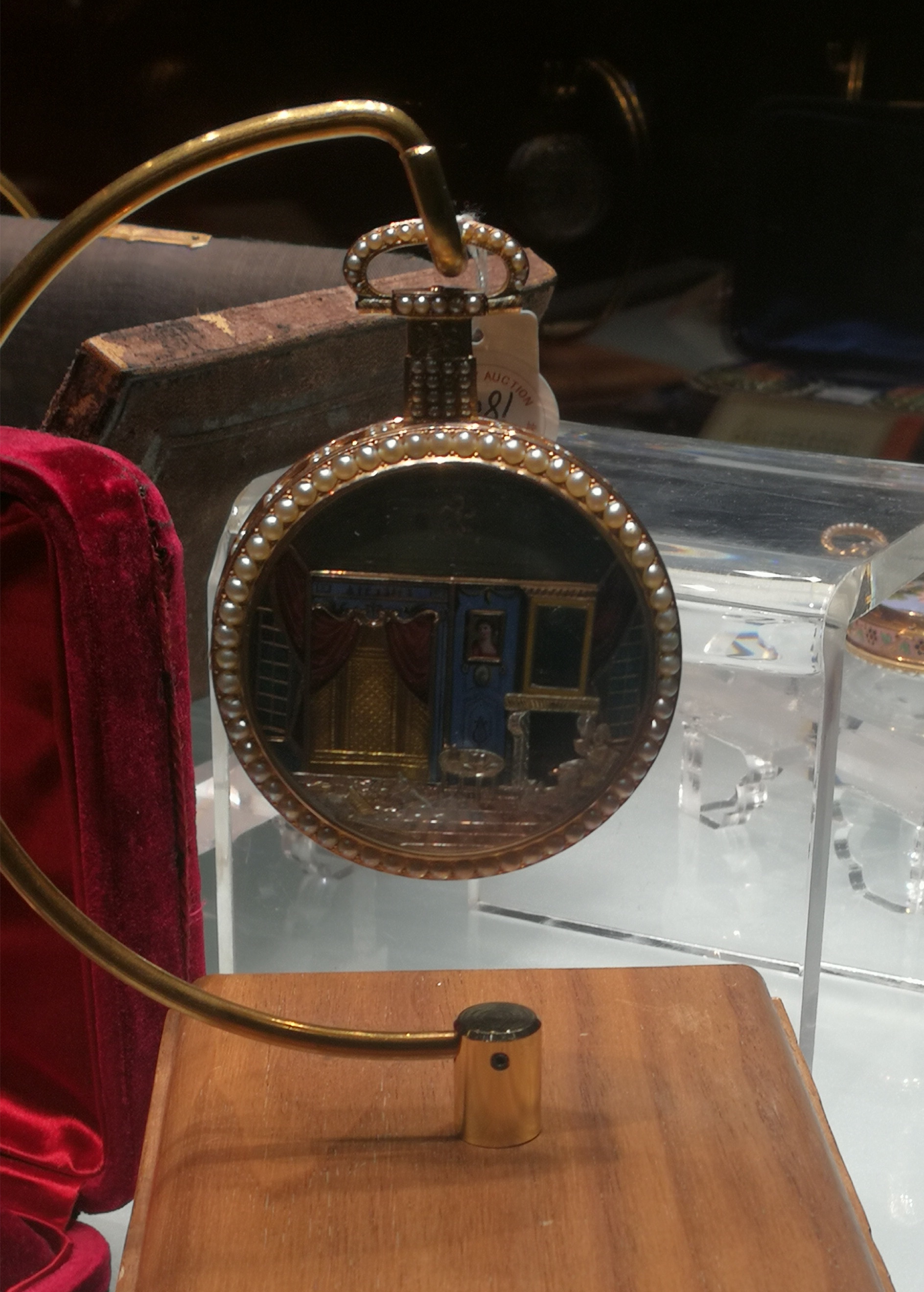 19世纪初金胎画珐琅人物动偶嵌珍珠怀表