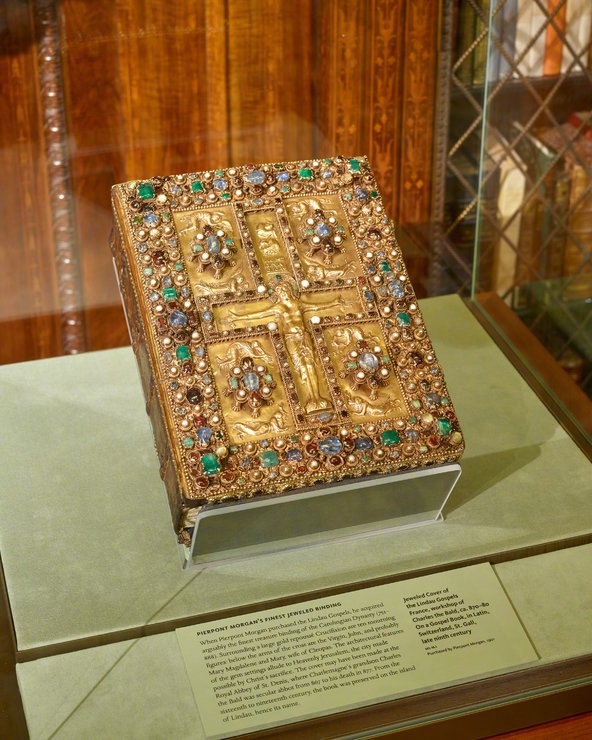 中世纪宝石镶嵌（Treasure Binding）装帧书籍