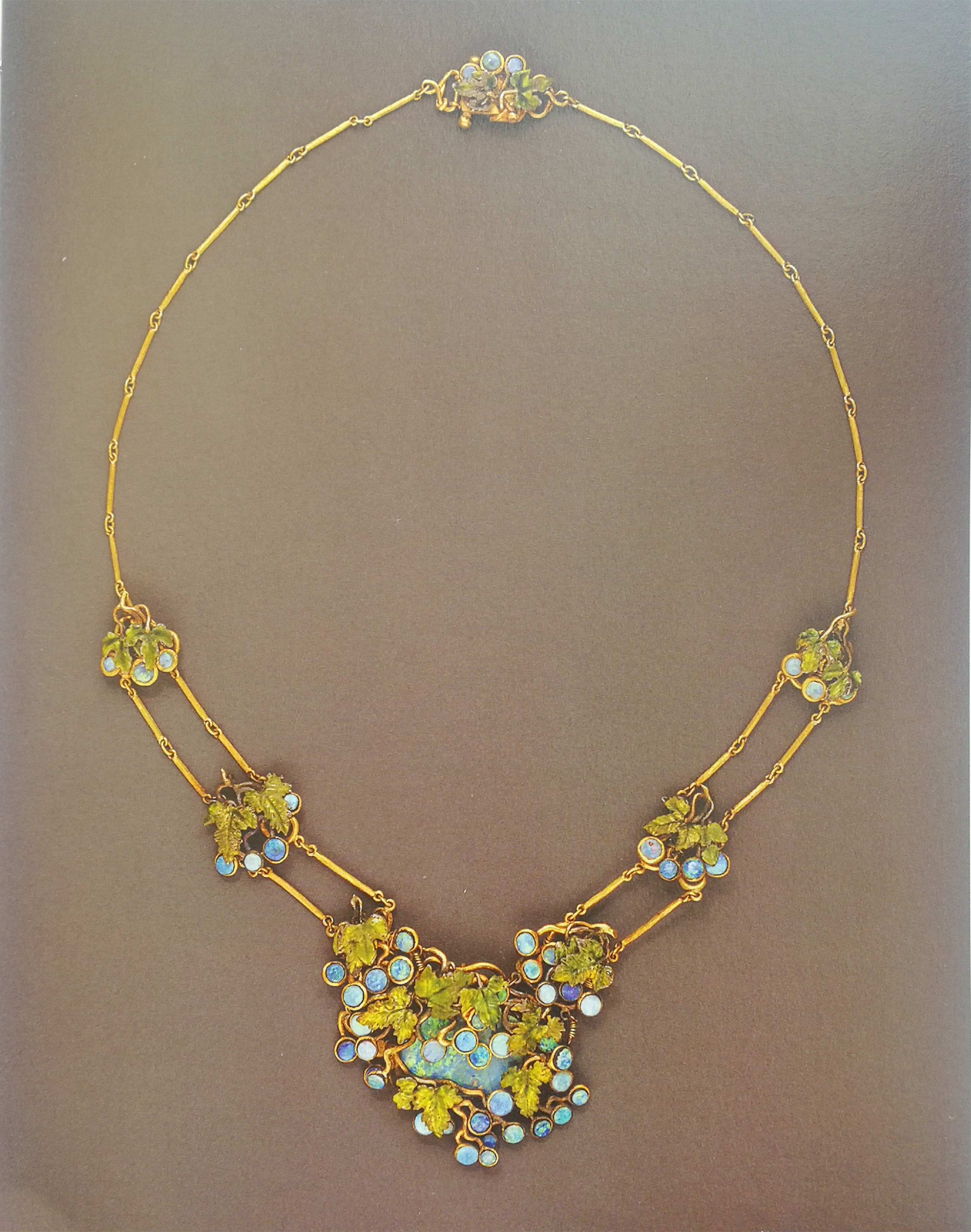 Louis Comfort Tiffany 不对称葡萄藤造型的项链
