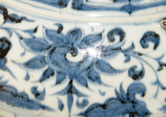 元青花的关键词：青料、铁锈斑、宝光、积釉、传世痕迹 麻仓土