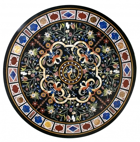  Pietra Dura 彩色硬石镶嵌工艺装饰下的圆桌桌面