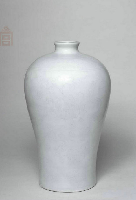 故宫馆藏明代永乐瓷器之—《甜白釉划花缠枝莲纹梅瓶》