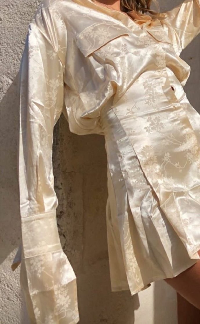 女人服饰饰品