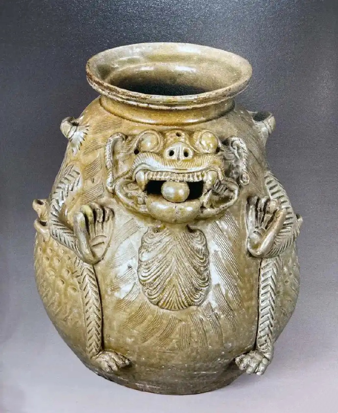 南京博物院“十八大镇馆之宝” 西晋青釉神兽尊
