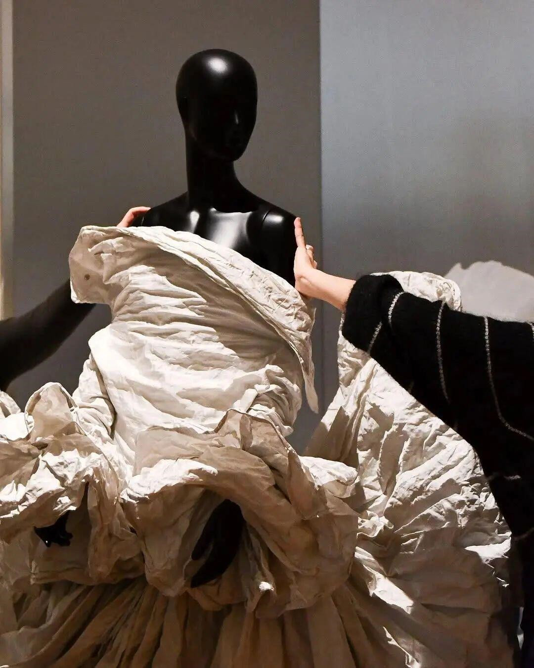 《LOUVRE COUTURELOUVRE COUTURE》