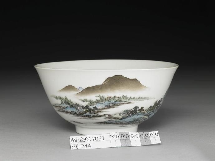 清 雍正 琺瑯彩瓷虎丘山水碗