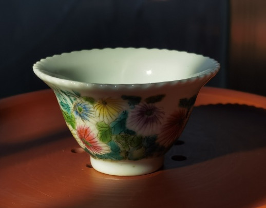 珐琅彩花卉花口压手杯