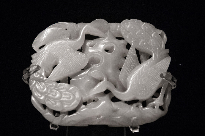 北宋白玉双孔雀嵌饰.首都博物馆藏